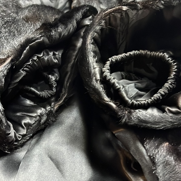 VTG EUC Fur Coat Maxi Midi Length Black Cuffed Sleeve by Vancouver Fur Co SzS/M - Picture 11 of 13